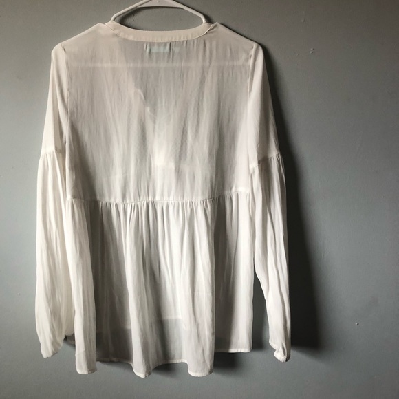 🔴Maurice’s white, long sleeve top!🔴 3/$20 - Picture 2 of 3
